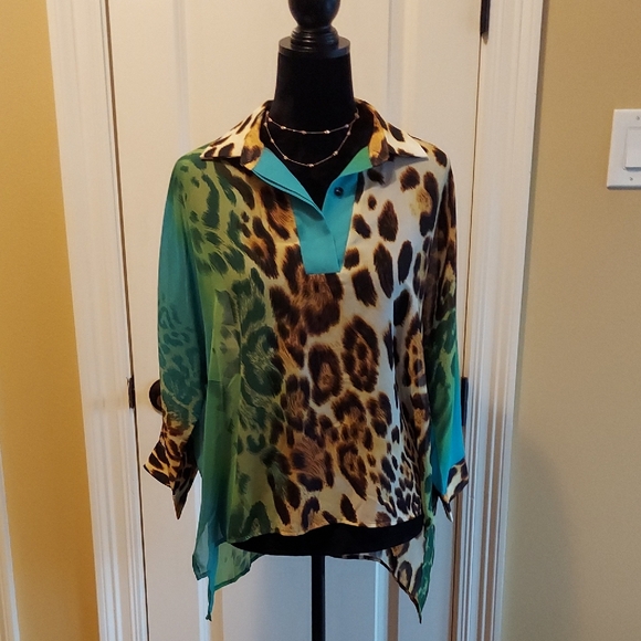 Feratelli Tops - Chic Leopard Print Blouse with Teal Highlights